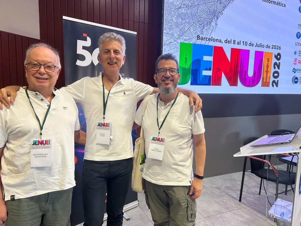 De izquierda a derecha, Francisco J. Quiles (presidente de SCIE), Manuel Encisco (presidente de la CODDI y director de la E.T.S.I. Informática de la Universidad de Málaga), y David López Álvarez (presidente de AENUI)